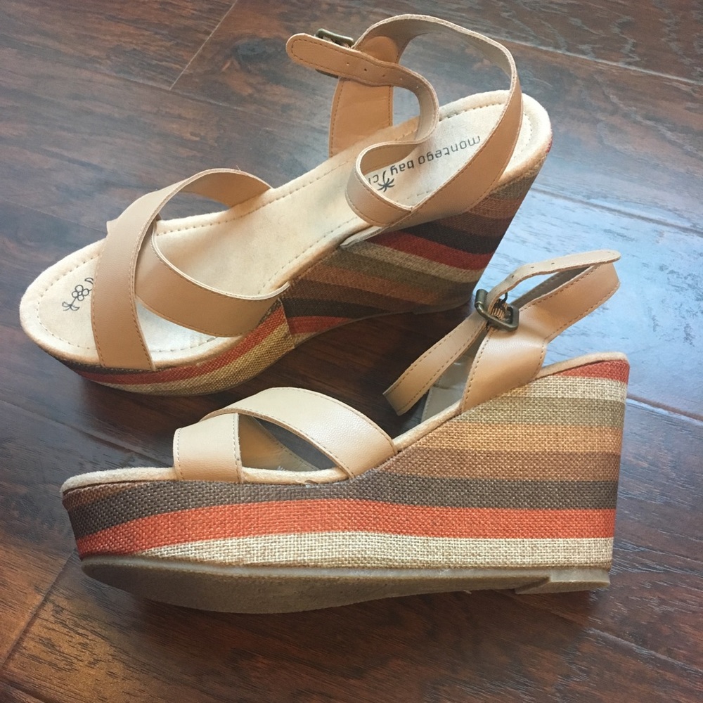 Tan Striped Platform Women’s Sandals sz 11